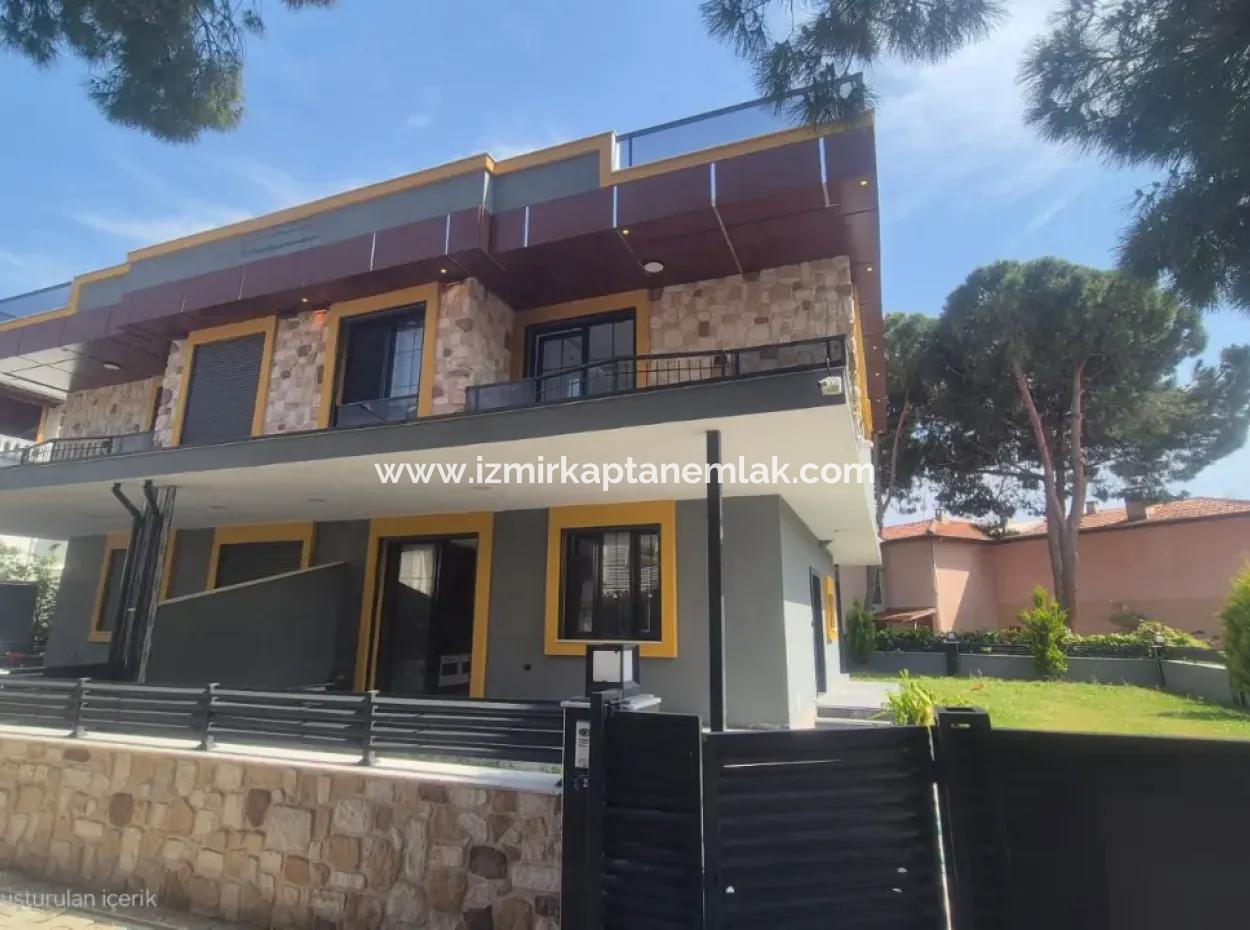 İzmir Seferihisar Mersinalanı  Mah.de 3+1 Denize 100 Mt Bahçeli Villa