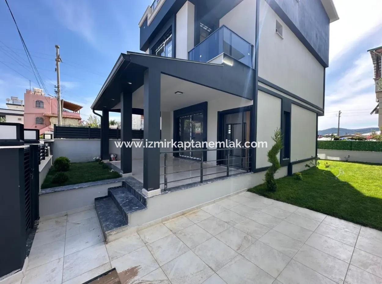 İzmir Seferihisar Payamlı Mah Denize 500 Mt 3+1 Trıbleks Yazlık
