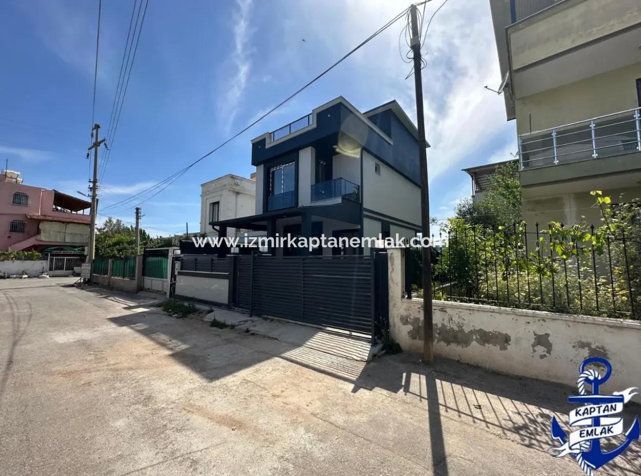Doğanbey Payamlı Merkezde Otoparklı Sıfır Satılık 3+1 Villa