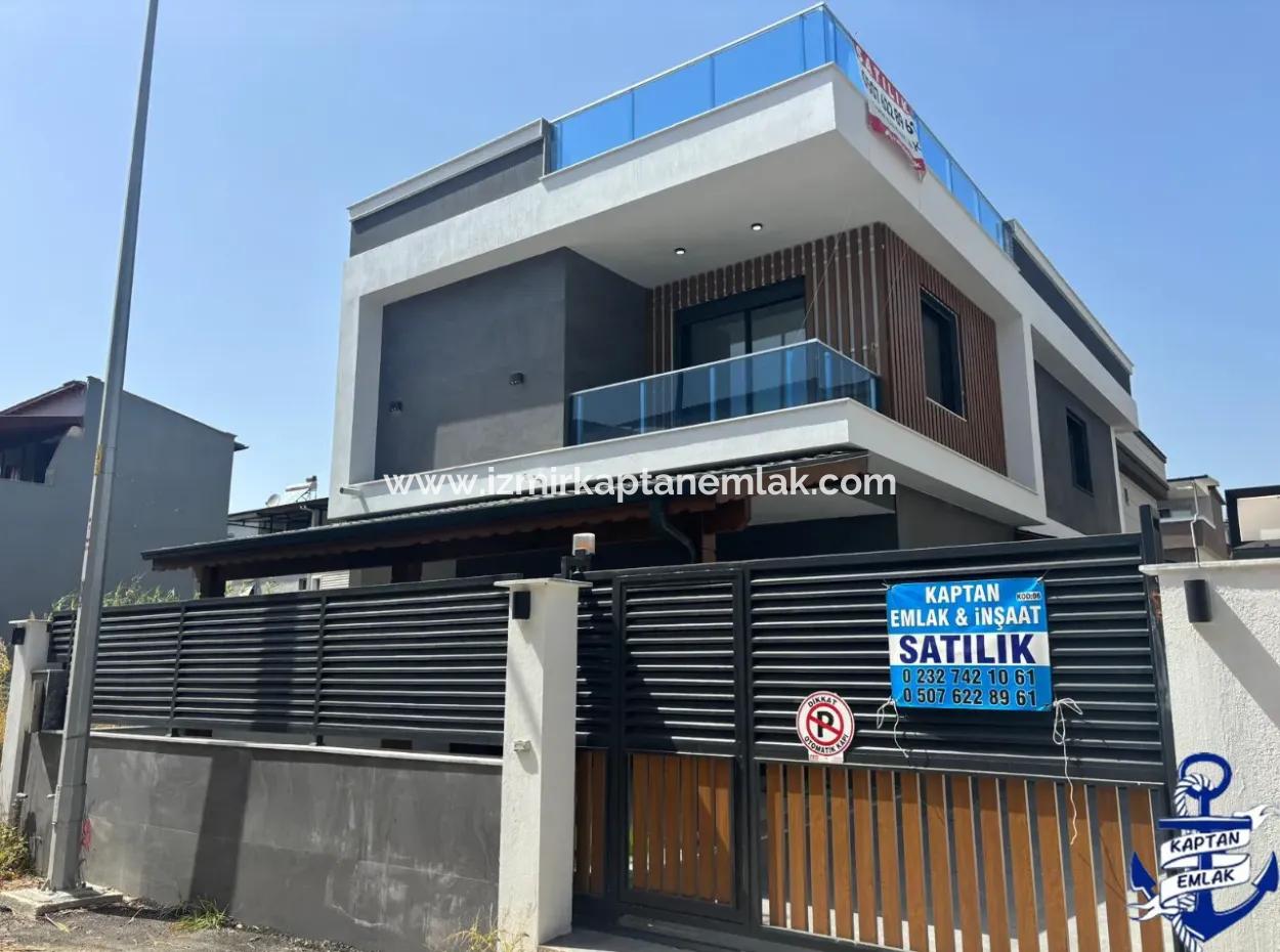 İzmir Seferihisar Payamlı Mah.de 3+1 Denize 400 Mt Ultra Lüks Satılık Yazlık