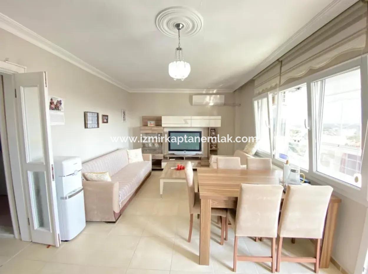 Ürkmez'de Plaja 300M Asansörlü Deniz Manzaralı Satılık 2+1 Daire