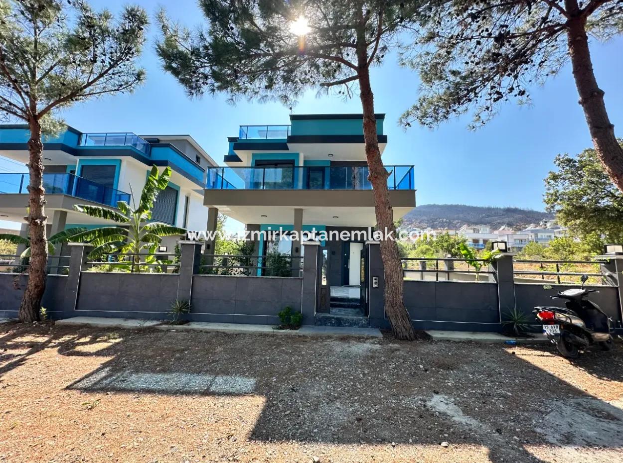 Doğanbey'de 200M2 İçerisin'de Bağımsız Satılık Sıfır 3+1 Villa