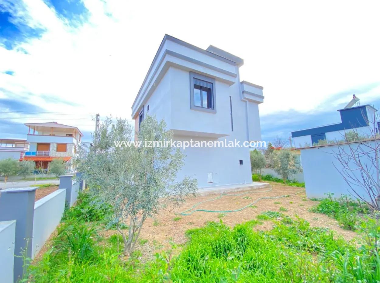 Doğanbey De 300M2 Bağımsız Bahçeli 3+1 Satılık Villa
