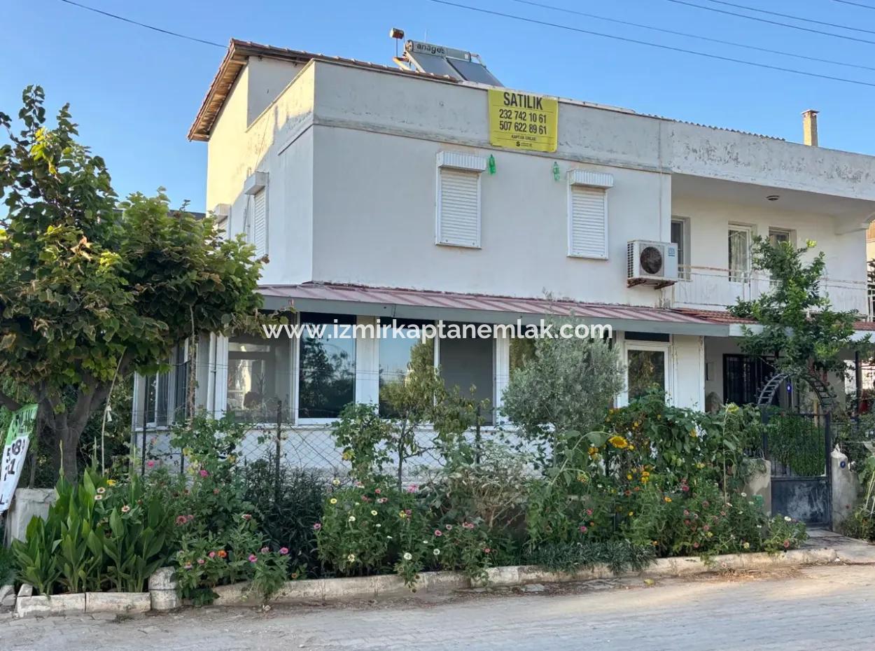 Ürkmez Deniz Tarafın Da Plaja 100M 4+1 Satılık Villa