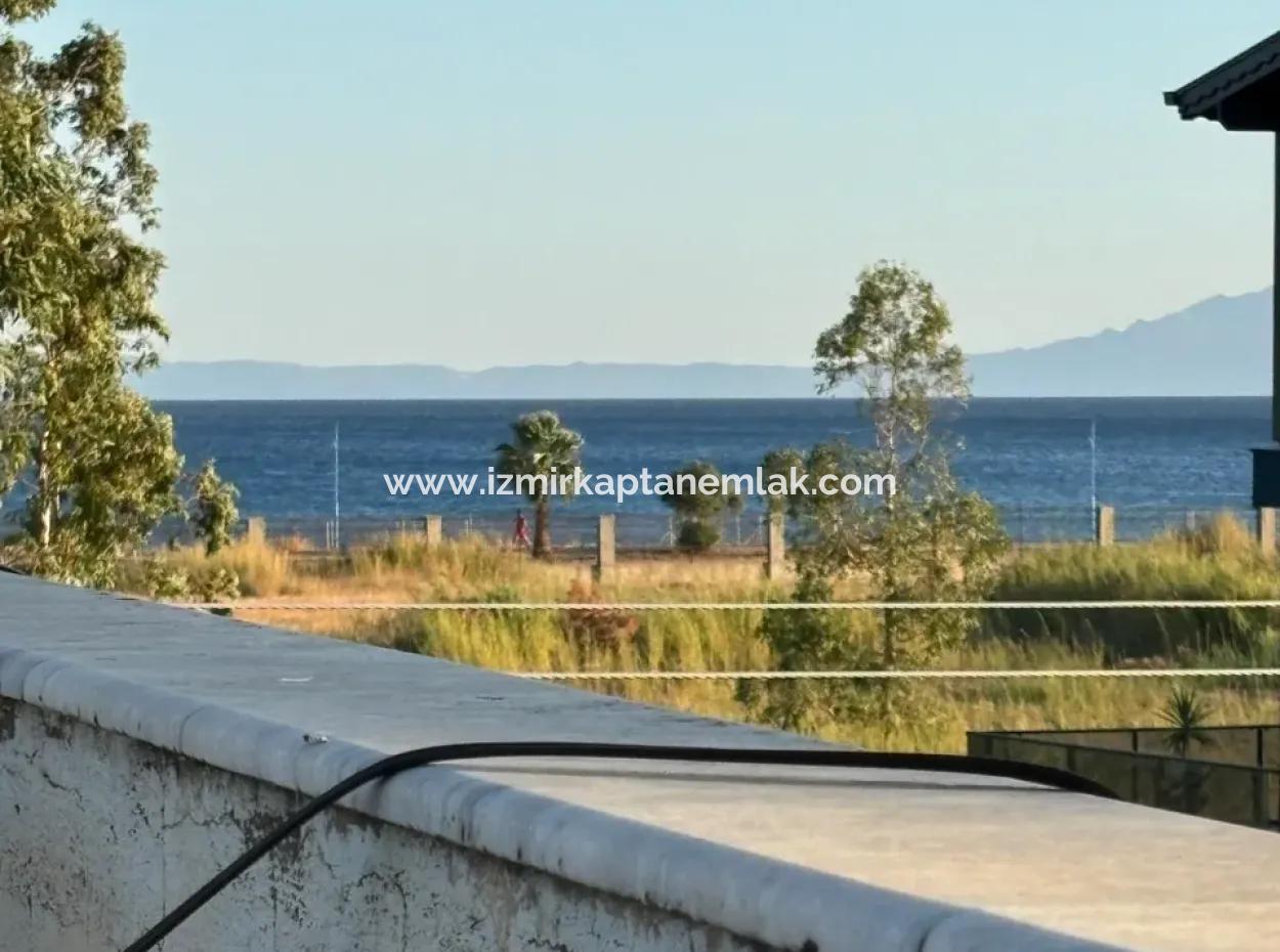Ürkmez Deniz Tarafın Da Plaja 100M 4+1 Satılık Villa