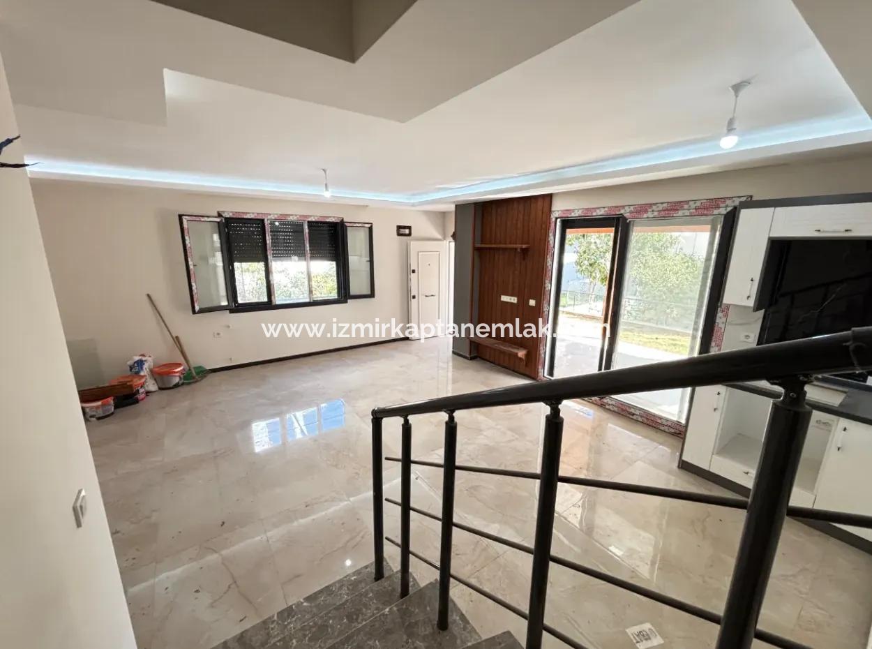 Doğanbey De Geniş Yapılı Bahçeli 3+1 Satılık Villa