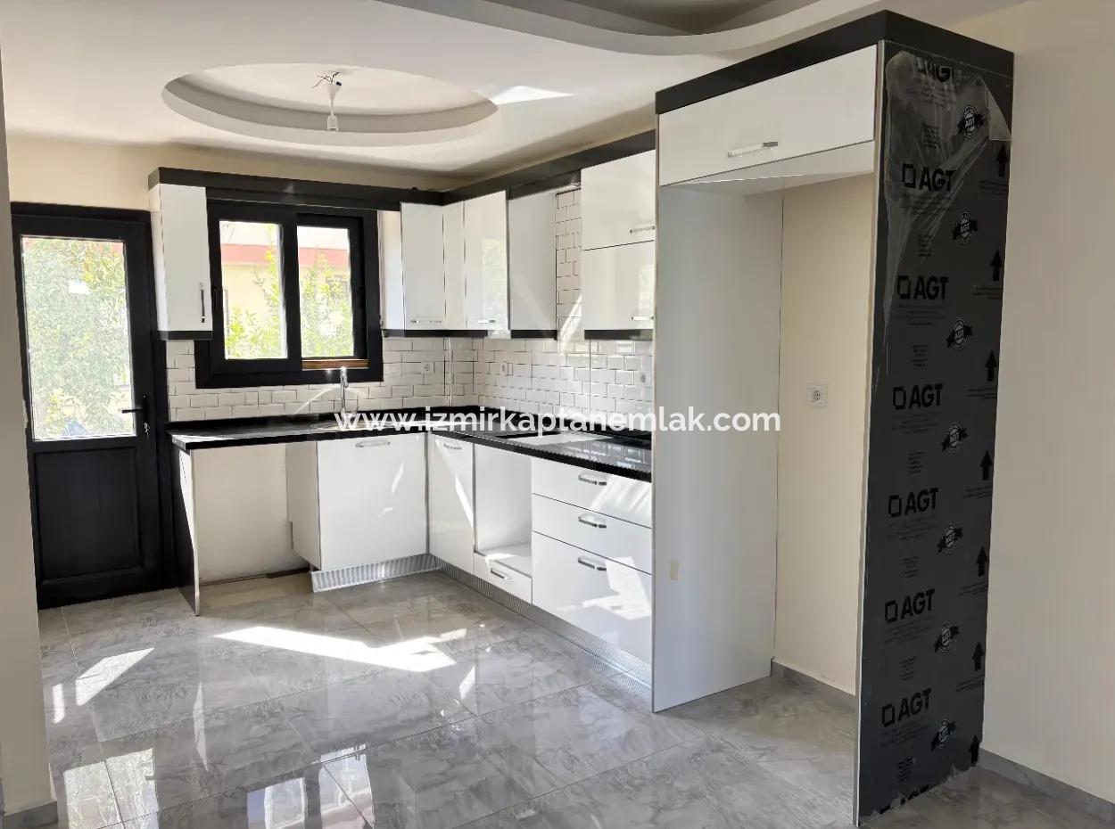 Doğanbey Merkez De Geniş Yapılı Ferah 3+1 Satılık Villa