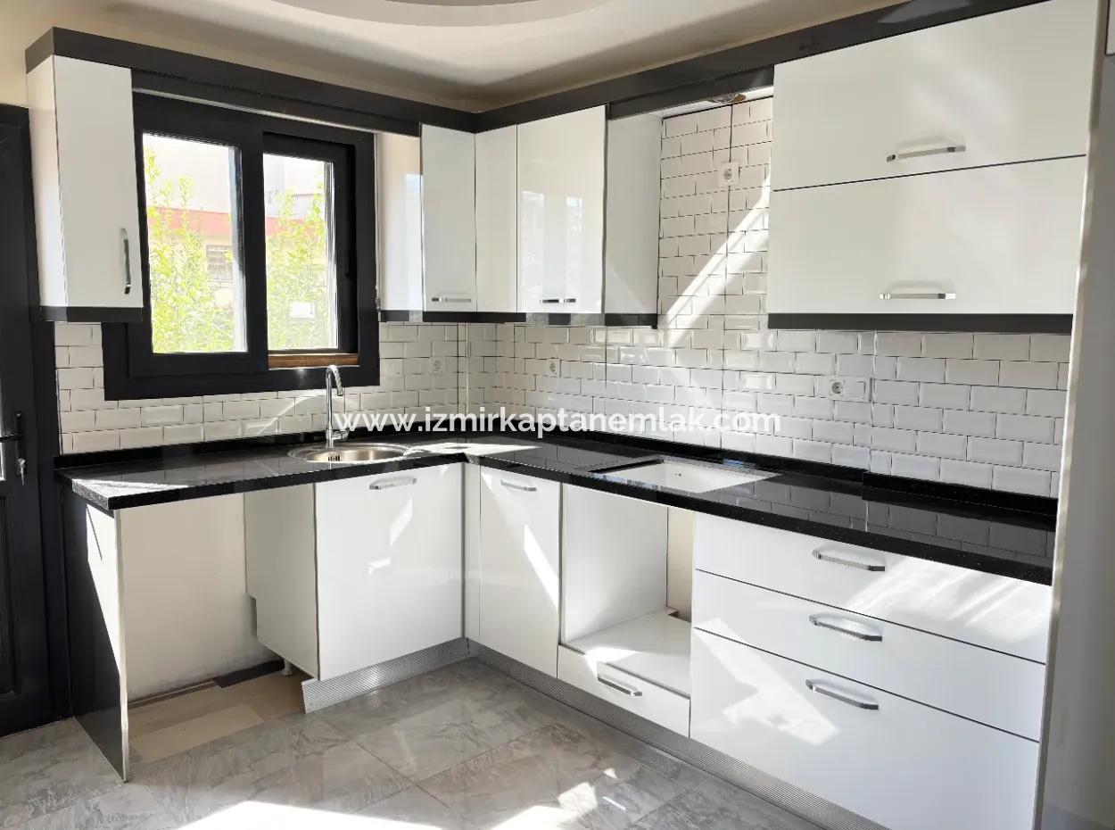 Doğanbey Merkez De Geniş Yapılı Ferah 3+1 Satılık Villa