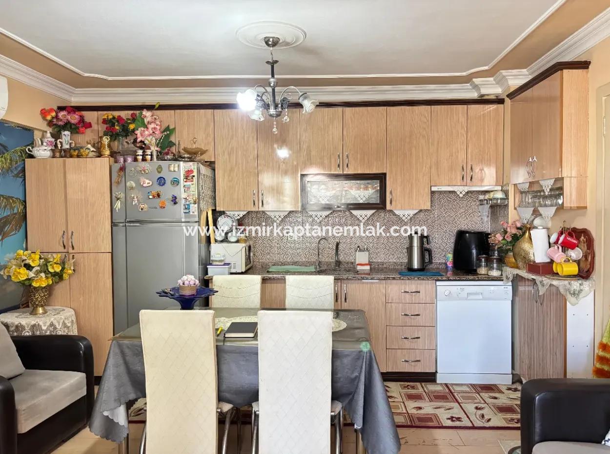 Ürkmez Merkez De Plaja 150 M Geniş Yapılı 2+1 Satılık Daire