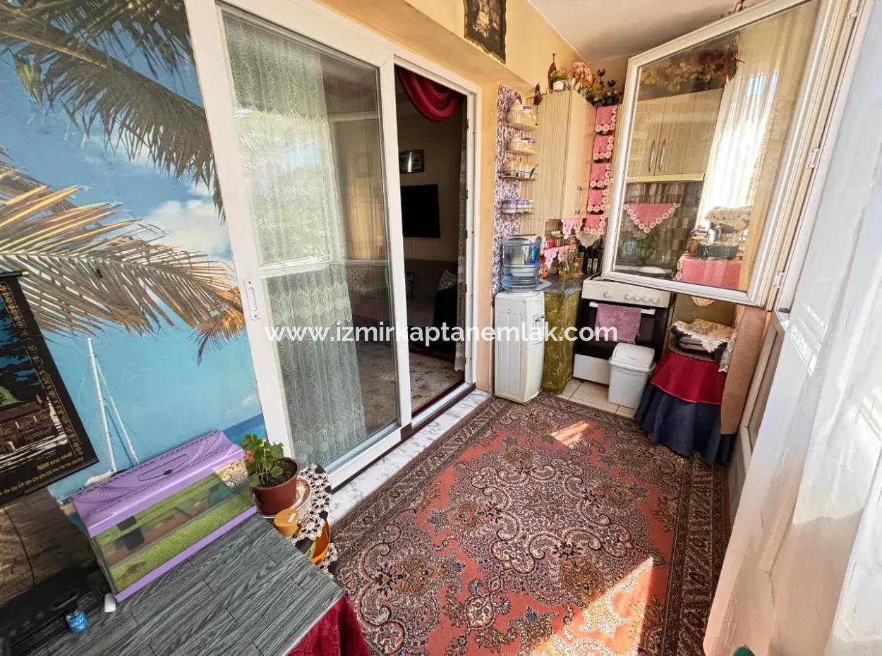 Ürkmez Merkez De Plaja 150 M Geniş Yapılı 2+1 Satılık Daire