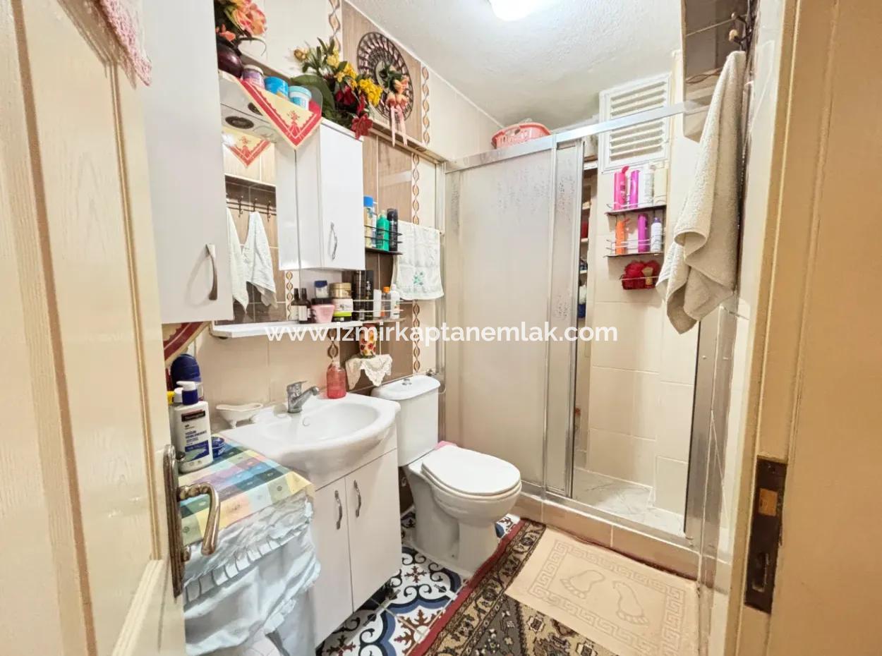 Ürkmez Merkez De Plaja 150 M Geniş Yapılı 2+1 Satılık Daire