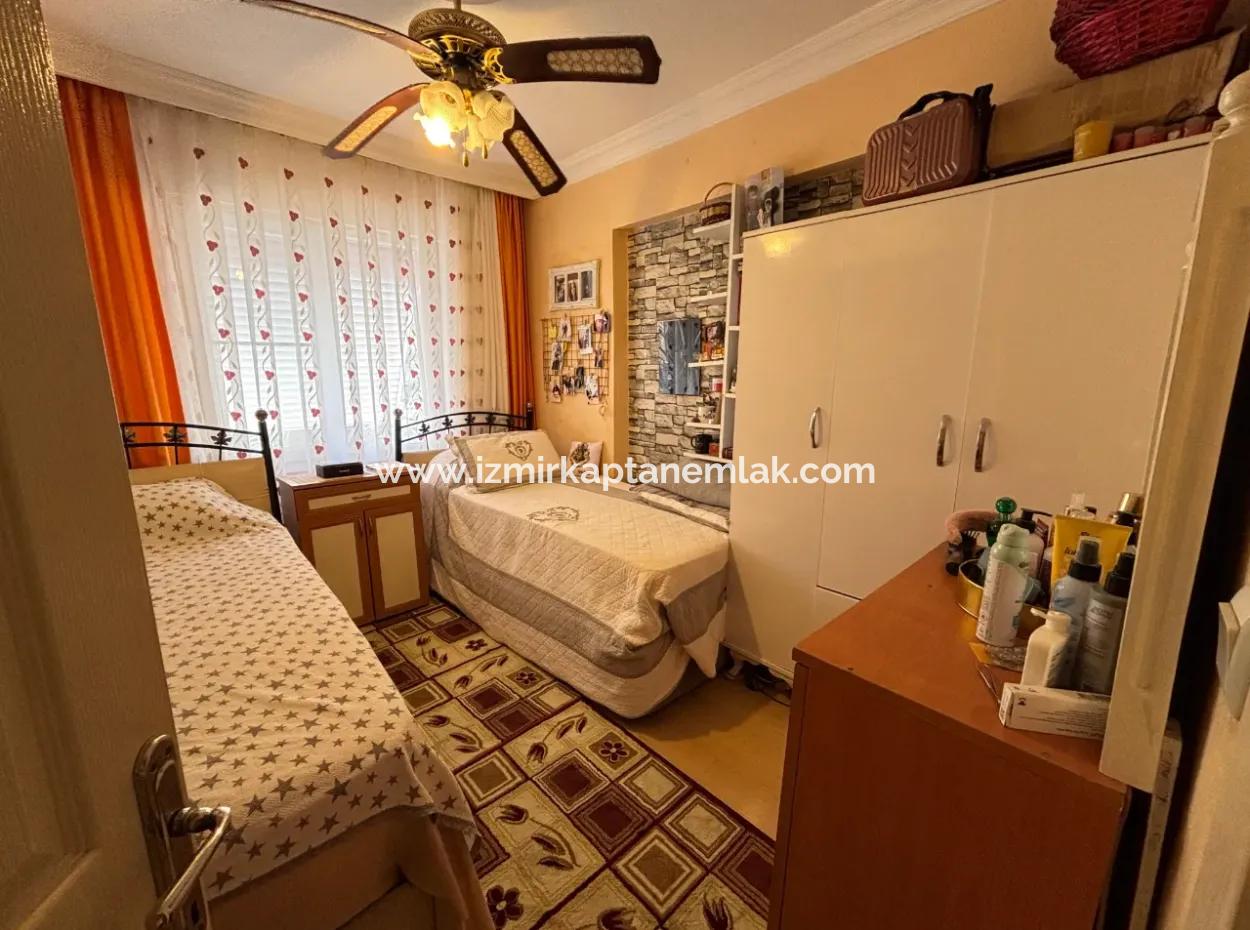 Ürkmez Merkez De Plaja 150 M Geniş Yapılı 2+1 Satılık Daire