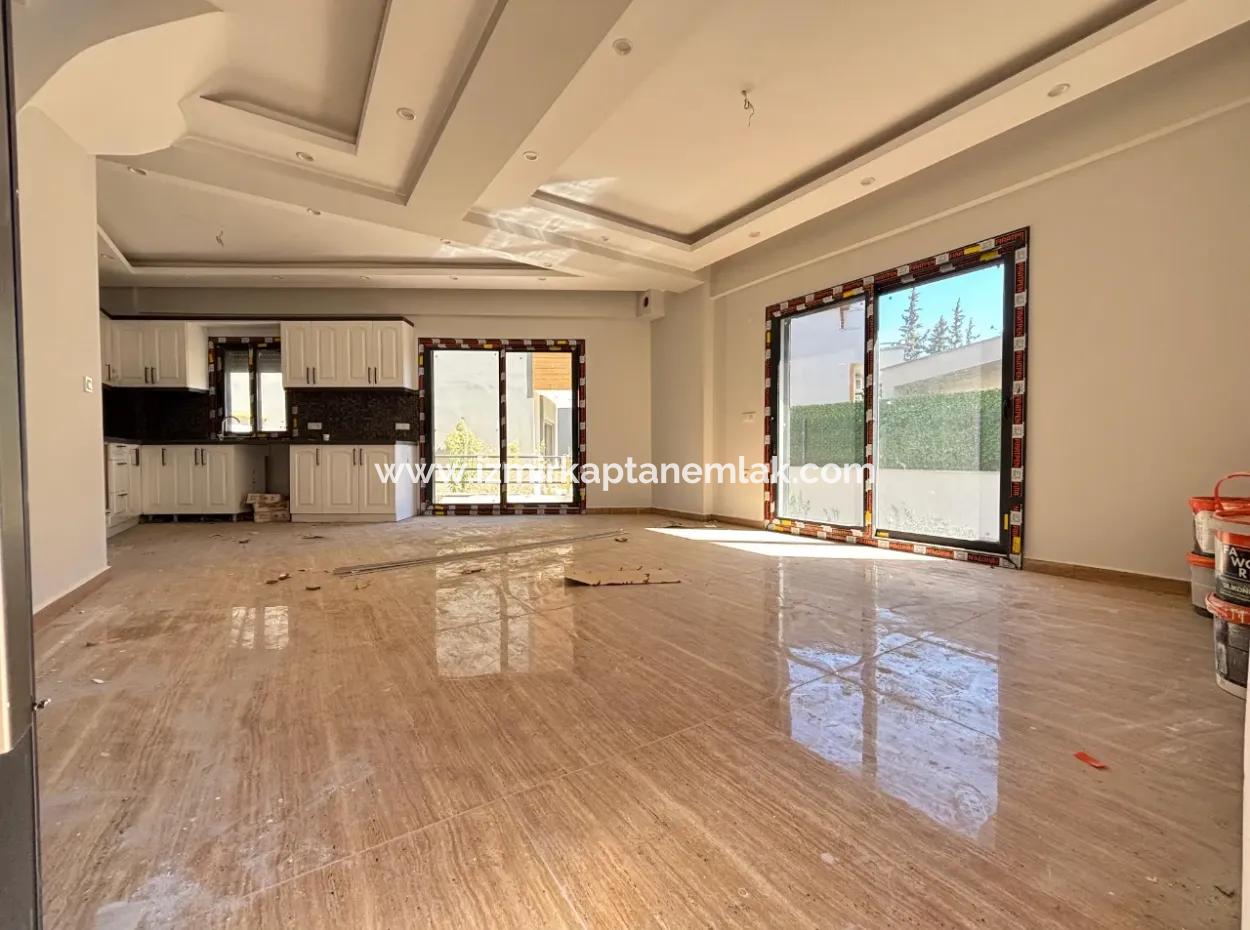 Özdere De Müstakil Girişli Ferah Yapılı 3+1 Satılık Villa