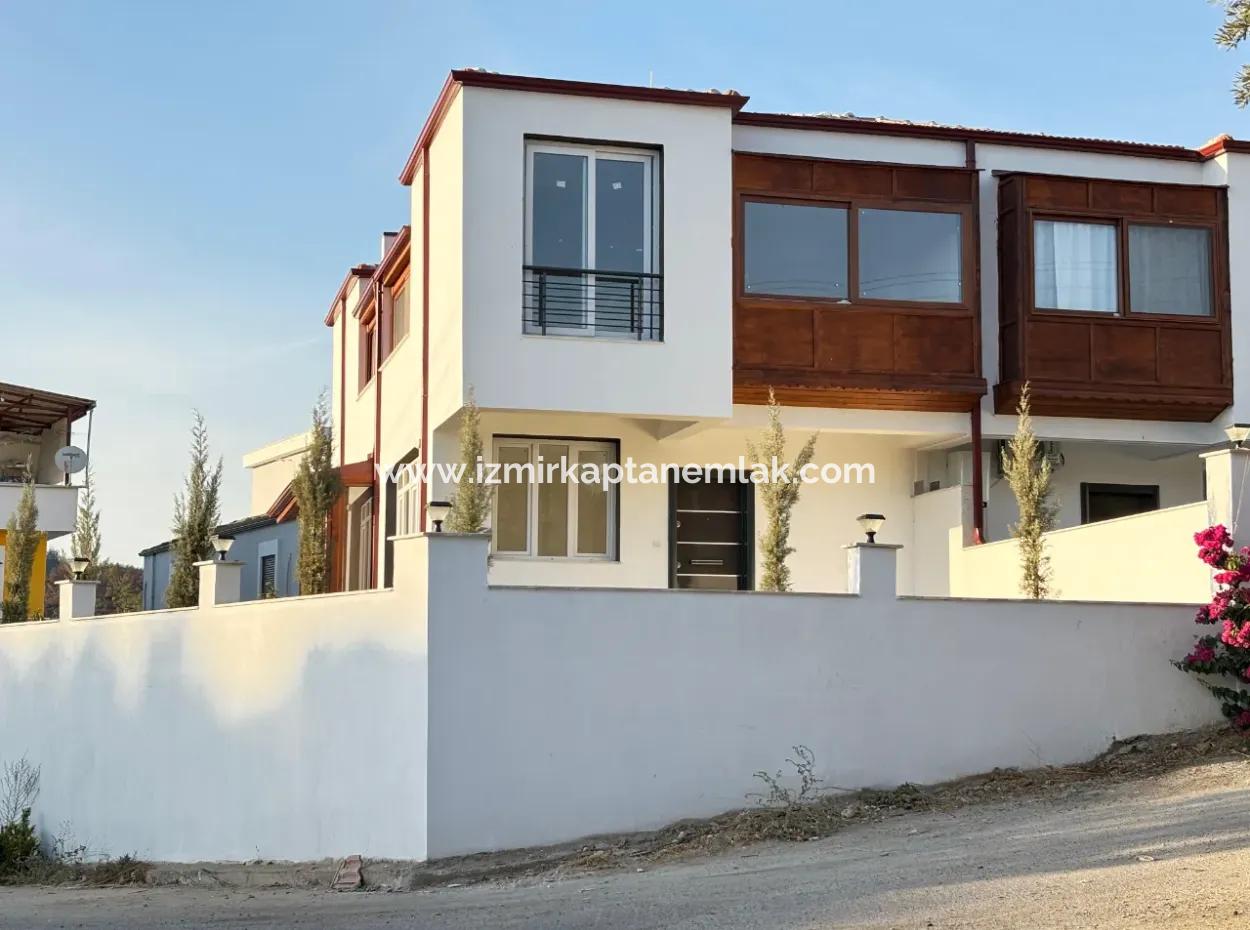 Doğanbey Payamlı Da Geniş Bahçeli Sıfır 3+1 Satılık Villa