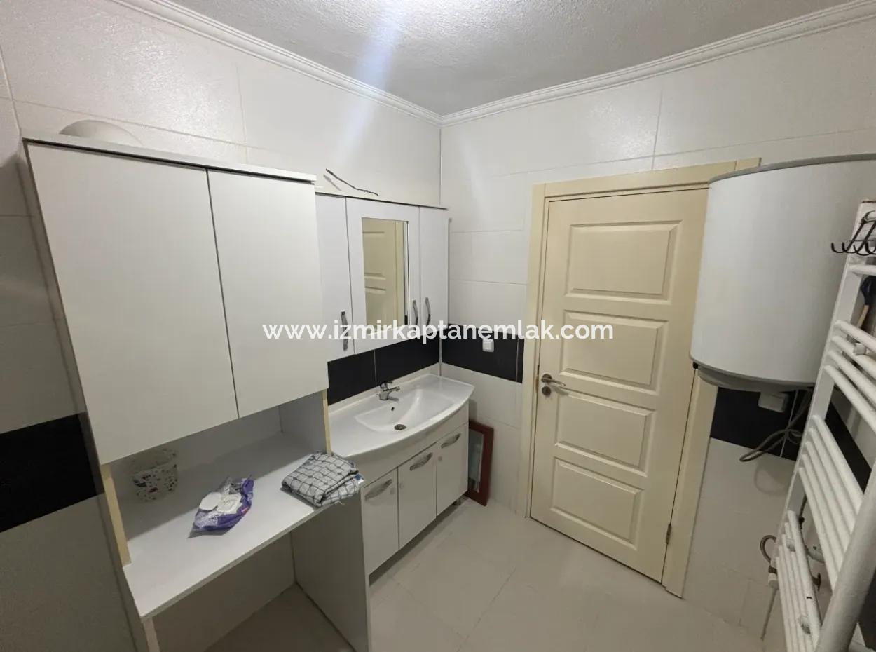 Seferihisar Bengiler’de Cadde Üzerinde   2+1 Ara Kat Daire