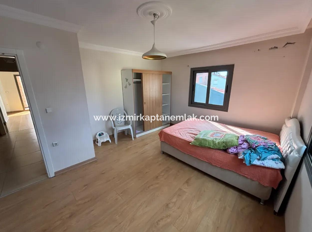 Seferihisar Bengiler’de Cadde Üzerinde   2+1 Ara Kat Daire