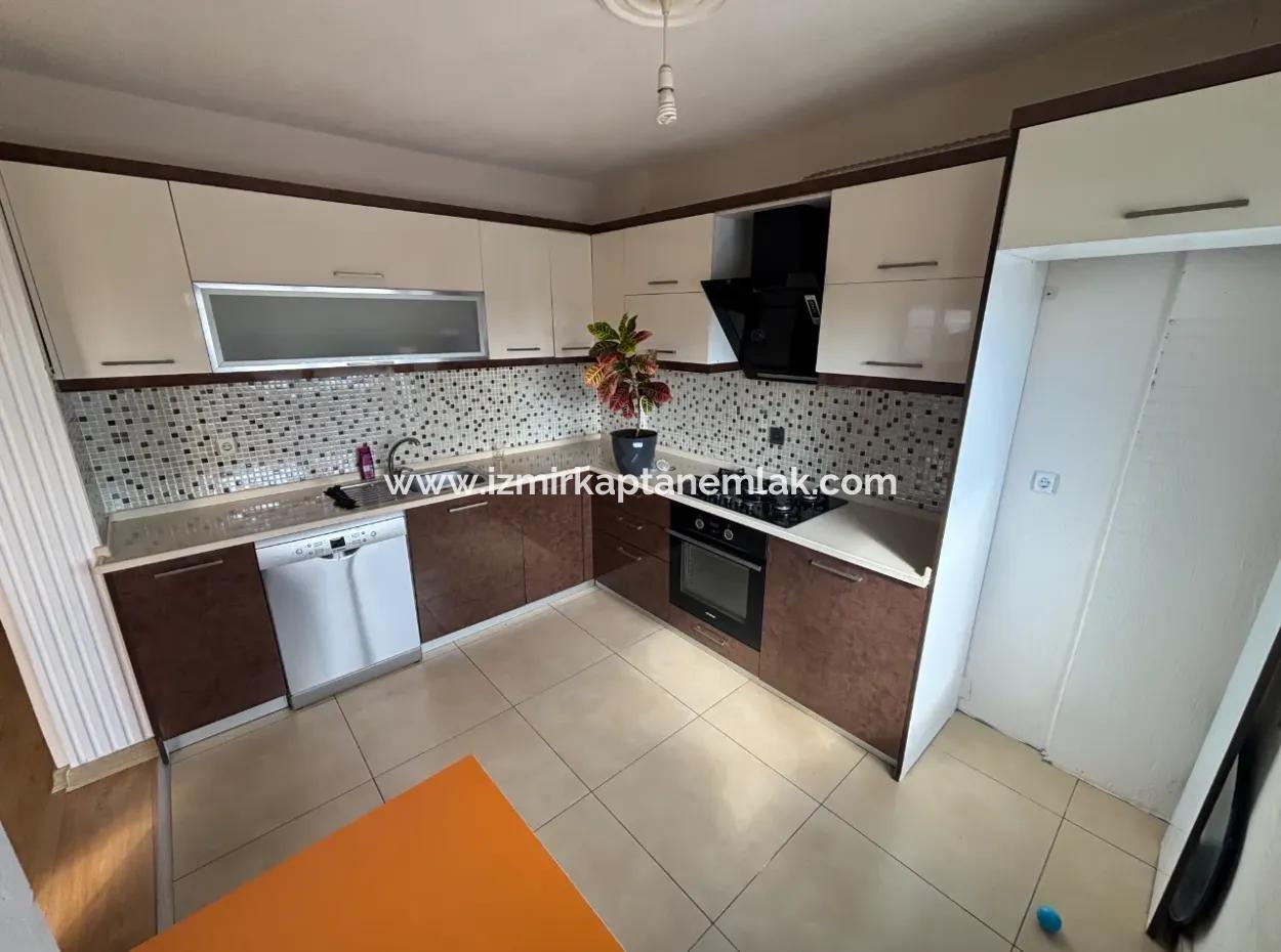 Seferihisar Bengiler’de Cadde Üzerinde   2+1 Ara Kat Daire