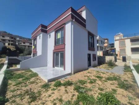 Doğanbey Atatürk Mah Deniz Manzaralı Bahçeli Satılık 3+1 Villa