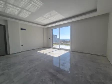 Doğanbey Atatürk Mah Deniz Manzaralı Bahçeli Satılık 3+1 Villa