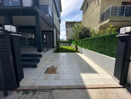 İzmir Seferihisar Payamlı Mah Denize 500 Mt 3+1 Trıbleks Yazlık