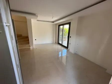 İzmir Seferihisar Payamlı Mah De Denize 500 Mt Satılık 2+1 Yazlık