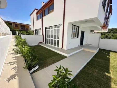 İzmir Seferihisar Payamlı Da  3+1 Bahçeli Satılık Yazlık