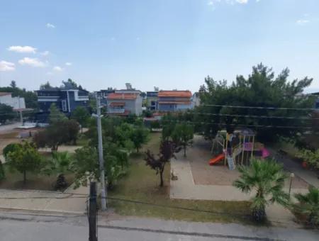 İzmir,Seferihisar,Payamlı’da 3+1 Havuzlu Site İçerisinde  Satılık Trıbleks Yazlık