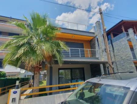 İzmir,Seferihisar,Payamlı’da 3+1 Havuzlu Site İçerisinde  Satılık Trıbleks Yazlık