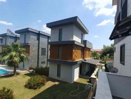 İzmir,Seferihisar,Payamlı’da 3+1 Havuzlu Site İçerisinde  Satılık Trıbleks Yazlık