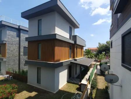 İzmir,Seferihisar,Payamlı’da 3+1 Havuzlu Site İçerisinde  Satılık Trıbleks Yazlık