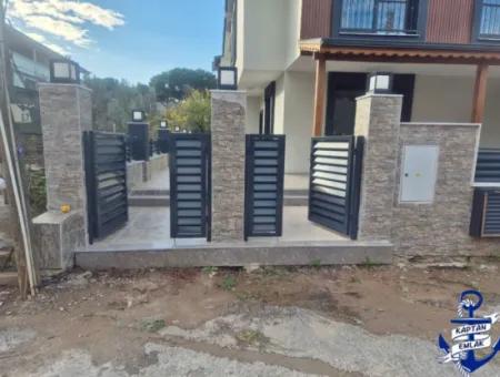 Doğanbey Merkezde Plaja 400M Bahçeli Satılık 4+1 Villa