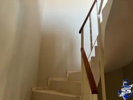 Ürkmezin En Gözde Yerinde Havuzlu Bahçeli Satılık 4+1 Villa