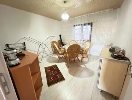 Ürkmez'de Plaja 300M Ayrı Mutfaklı Satılık 4+1 Geniş Villa