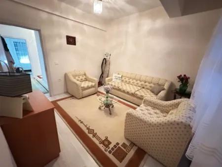 Ürkmez'de Plaja 300M Ayrı Mutfaklı Satılık 4+1 Geniş Villa