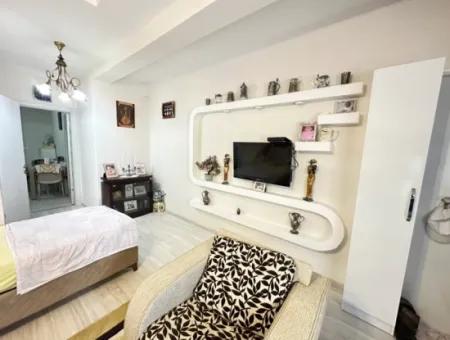 Ürkmez'de Plaja 300M Ayrı Mutfaklı Satılık 4+1 Geniş Villa