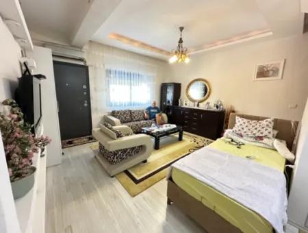 Ürkmez'de Plaja 300M Ayrı Mutfaklı Satılık 4+1 Geniş Villa