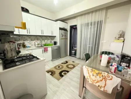 Ürkmez'de Plaja 300M Ayrı Mutfaklı Satılık 4+1 Geniş Villa