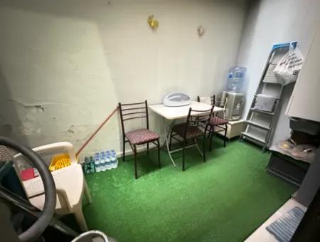 Ürkmez'de Plaja 300M Ayrı Mutfaklı Satılık 4+1 Geniş Villa