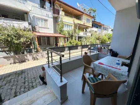 Ürkmez'de Plaja 300M Ayrı Mutfaklı Satılık 4+1 Geniş Villa