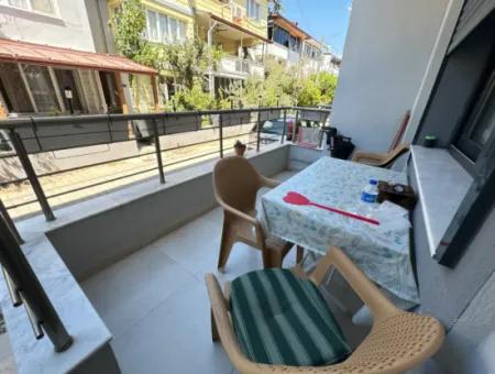 Ürkmez'de Plaja 300M Ayrı Mutfaklı Satılık 4+1 Geniş Villa