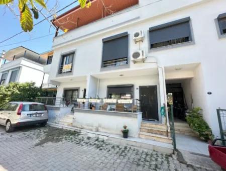 Ürkmez'de Plaja 300M Ayrı Mutfaklı Satılık 4+1 Geniş Villa