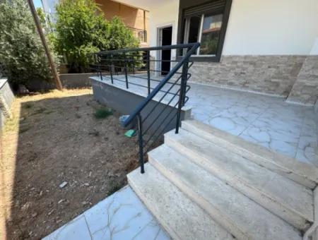 Seferihisar Doğanbey'de Geniş Bahçeli Ferah Teraslı Satılık 3+1 Villa
