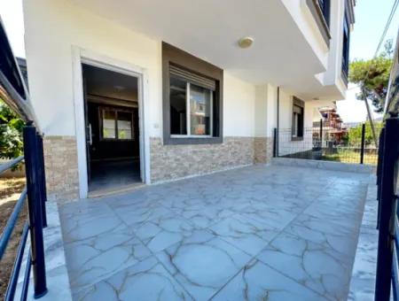 Seferihisar Doğanbey'de Geniş Bahçeli Ferah Teraslı Satılık 3+1 Villa