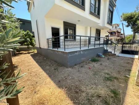 Seferihisar Doğanbey'de Geniş Bahçeli Ferah Teraslı Satılık 3+1 Villa