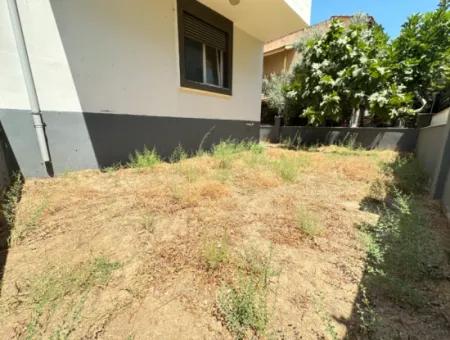 Seferihisar Doğanbey'de Geniş Bahçeli Ferah Teraslı Satılık 3+1 Villa