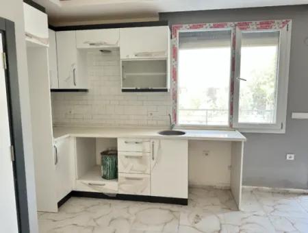 Seferihisar Doğanbey'de Geniş Bahçeli Ferah Teraslı Satılık 3+1 Villa