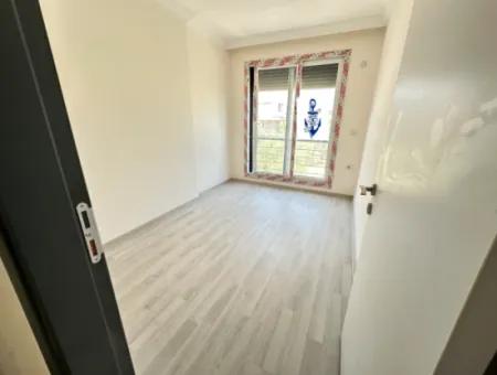 Seferihisar Doğanbey'de Geniş Bahçeli Ferah Teraslı Satılık 3+1 Villa
