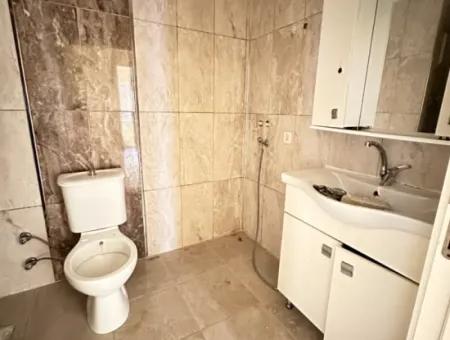 Ürkmez Merkez'de Plaja 150M Ara Kat Temiz Satılık 2+1 Daire
