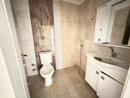 Ürkmez Merkez'de Plaja 150M Ara Kat Temiz Satılık 2+1 Daire
