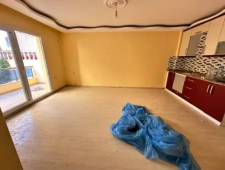 Ürkmez Merkez'de Plaja 150M Ara Kat Temiz Satılık 2+1 Daire